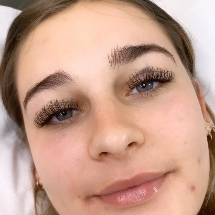 D92B2 1C68 40DF 8330 4B2770727F81 — eyelash extensions service